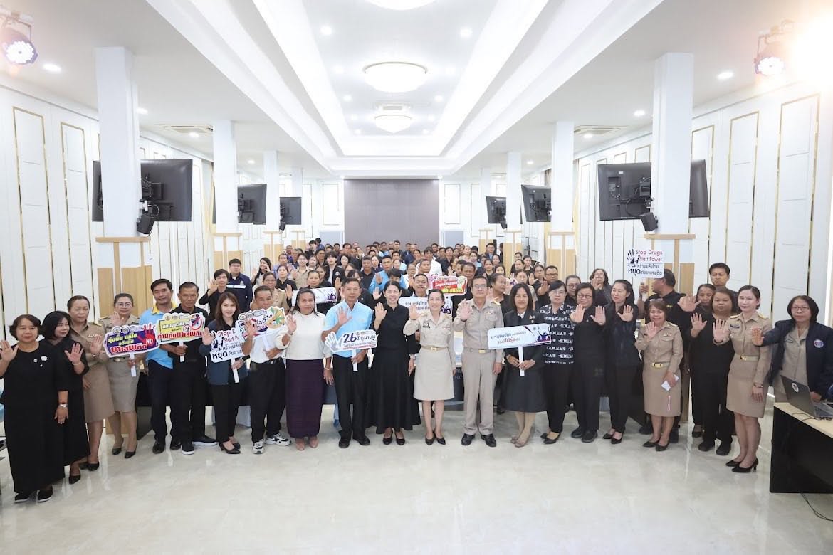 สพอ.โนนสูง ร่วมประชุมขับเคลื่อน “โครงการ ๑๒๘ กองทุนแม่ของแผ่นดิน” มุ่งสร้างชุมชนเข้มแข็ง ปลอดภัยจากยาเสพติด อำเภอโนนสูง จังหวัดนครราชสีมา