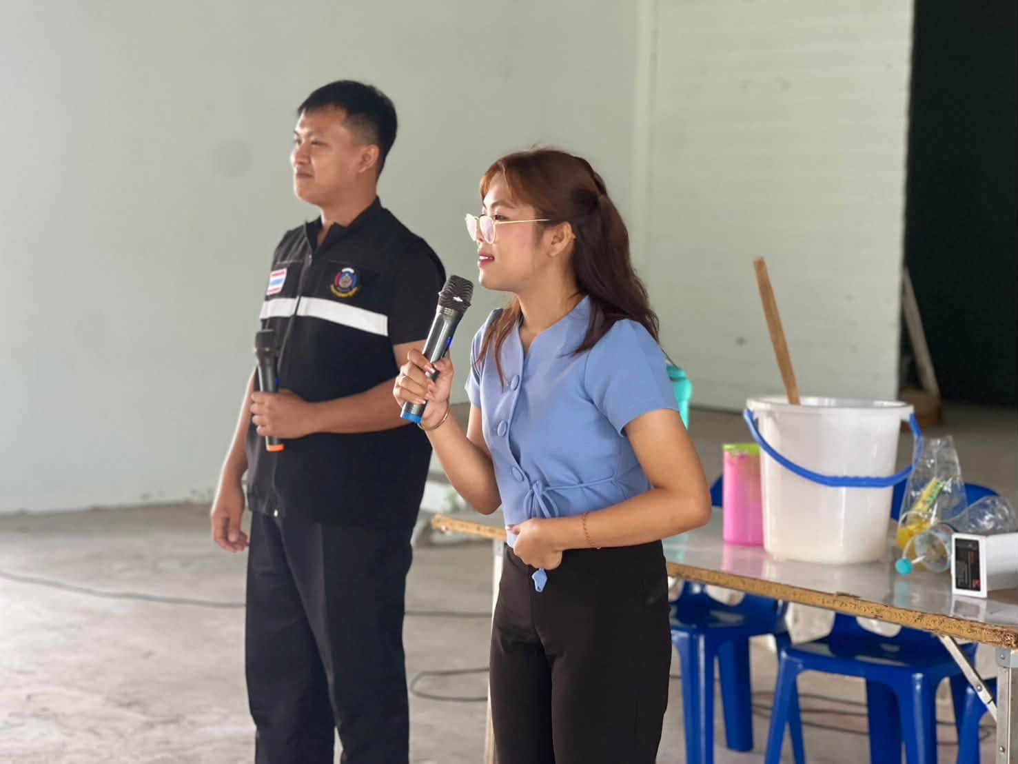 สพอ.โนนสูง ร่วมเป็นวิทยากรฝึกวิชาชีพการทำน้ำยาล้างจาน ในโครงการแก้ไขปัญหายาเสพติดแบบบูรณาการ "รวมพลังรักศรัทธาแก้ไขปัญหายาเสพติด" อำเภอโนนสูง